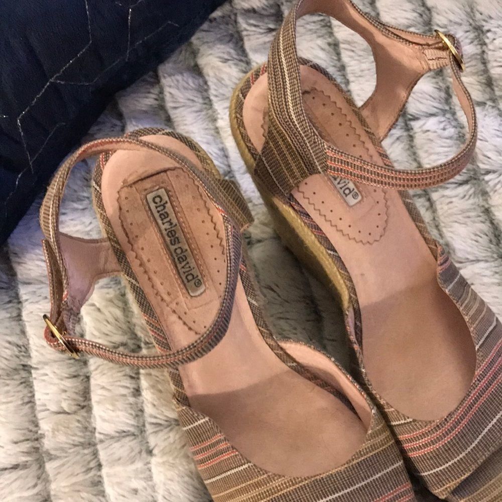 Beautiful striped Charles David espadrilles - Picture 4 of 7